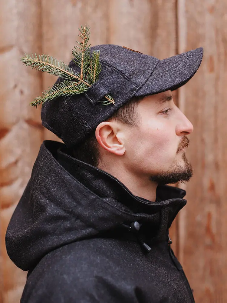 Loden Cap Black getragen 2